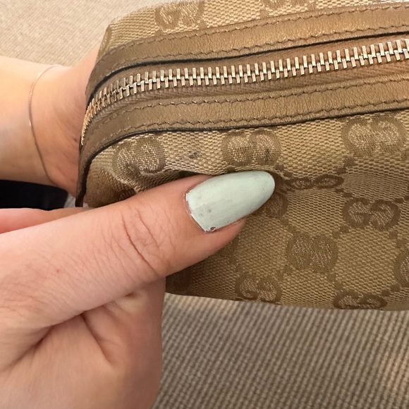 Authentic Y2K Vintage Gucci Brown Logo & Heart Gold Charm Zippered Makeup Bag - Picture 14 of 17